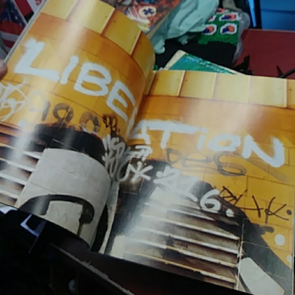 COPY - GRAFFITO BY MICHAEL WALSH A DOCUMENTARY OF GRAFFIT - Picture 4 of 8